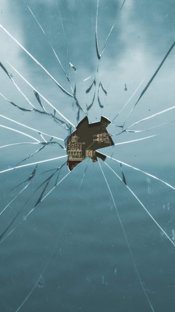 Cracked Screen iPhone Wallpaper