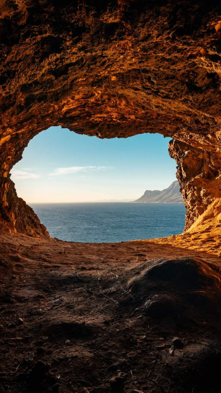 Ocean Cave - iPhone Wallpapers