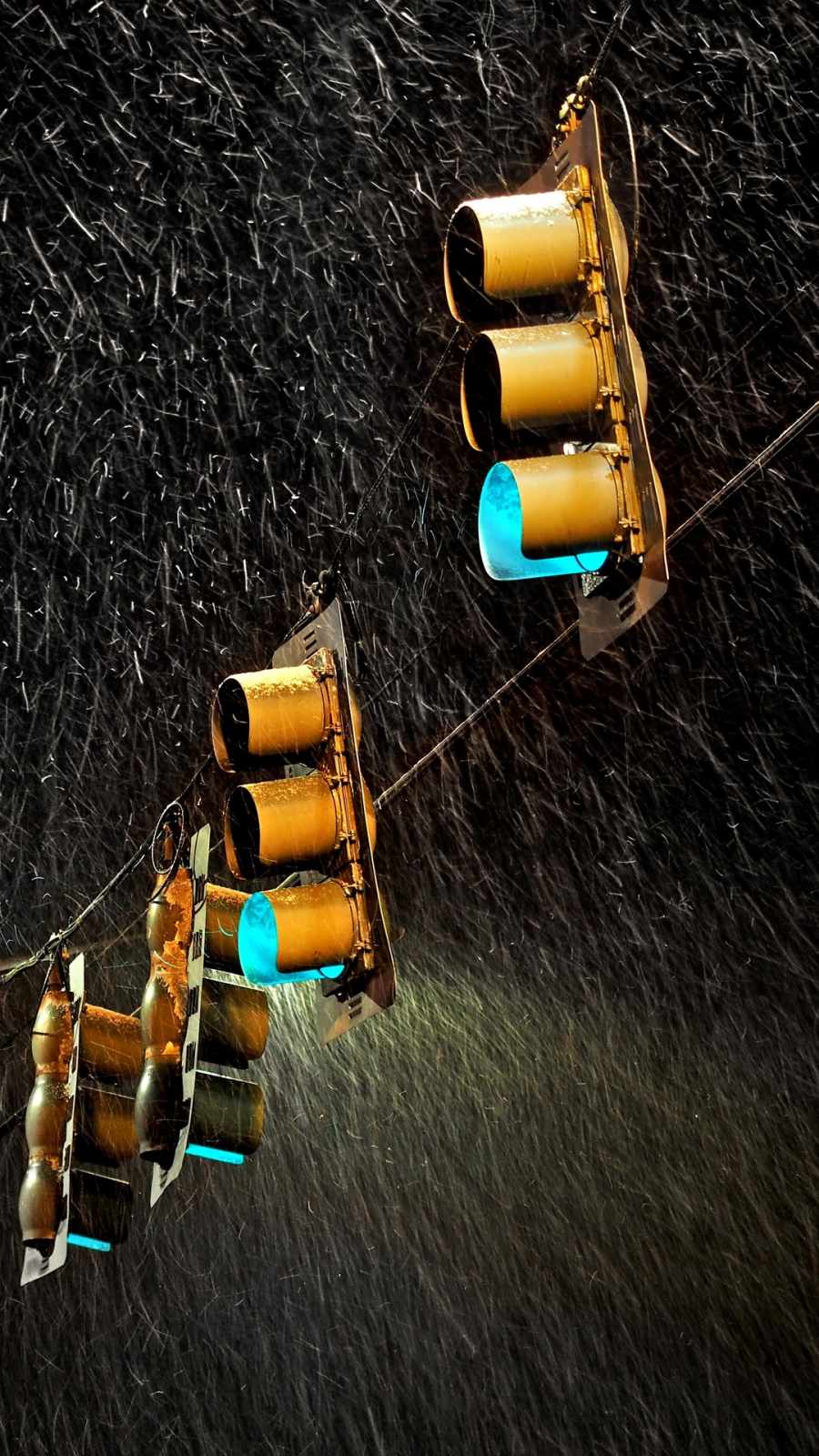 traffic lights night rain iPhone Wallpaper
