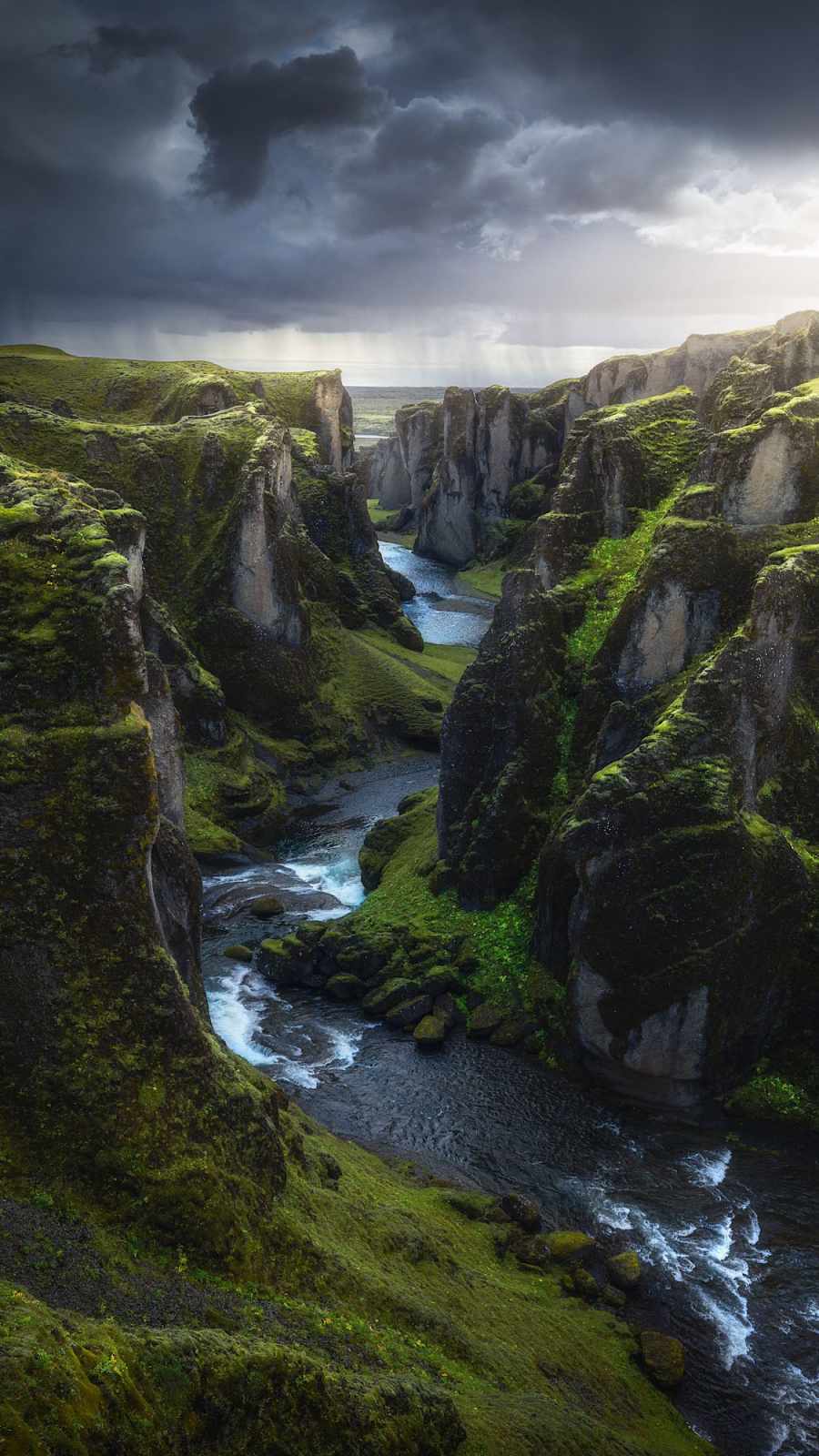 Green Canyon Rocks iPhone Wallpaper