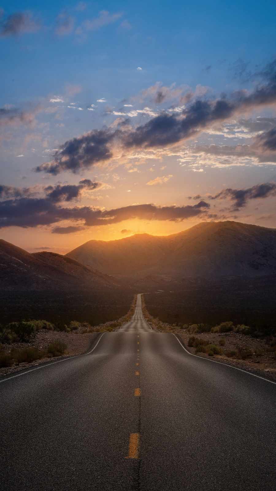 Long Road Sundown iPhone 13 Wallpaper