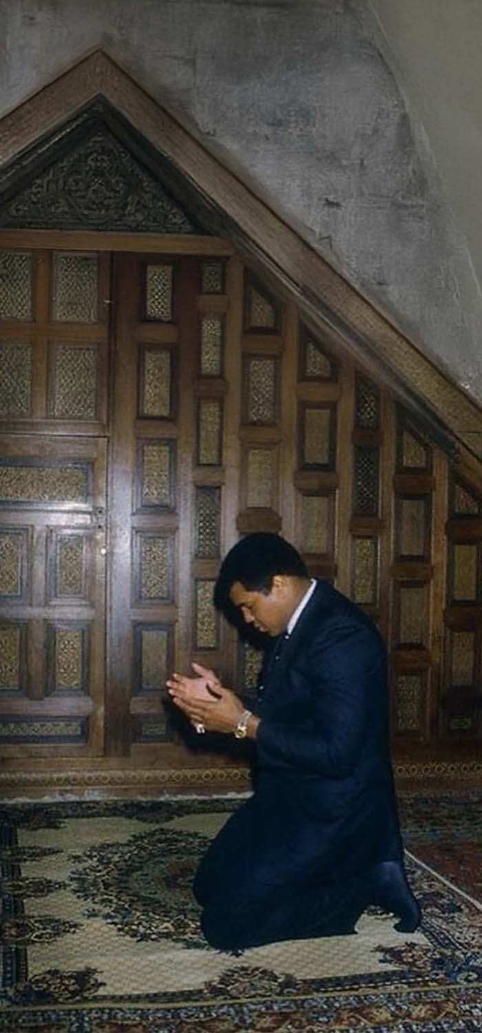 Mohammad Ali Pray iPhone Wallpaper