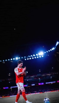 declan-rice-clapping-stadium-night-lights-iphone-wallpaper declan rice clapping stadium night lights iphone wallpaper scaled