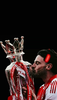 declan-rice-kissing-trophy-black-background-iphone-wallpaper declan rice kissing trophy black background iphone wallpaper scaled