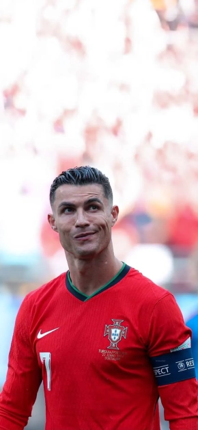 cristiano-ronaldo-close-up-aesthetic-wallpaper-iphone