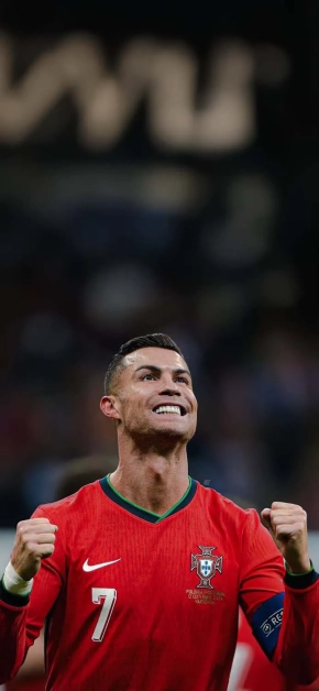 cristiano-ronaldo-portugal-fist-pump-celebration-wallpaper