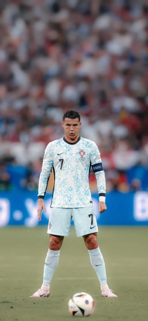 cristiano-ronaldo-portugal-siu-stance-wallpaper-iphone