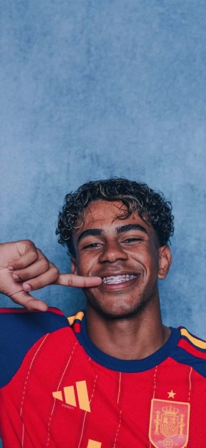 lamine-yamal-spain-braces-smile-iphone-wallpaper