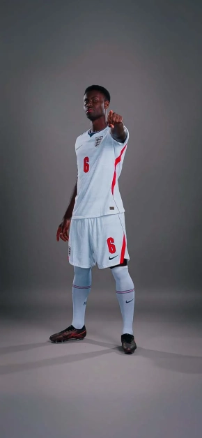 marc-guehi-england-jersey-iphone-wallpaper