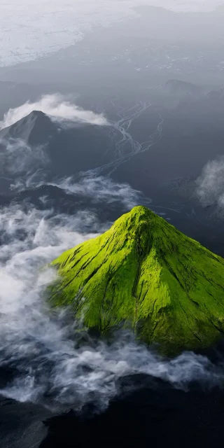 magicos-11-stock-wallpaper-green-volcano-mountain-clouds