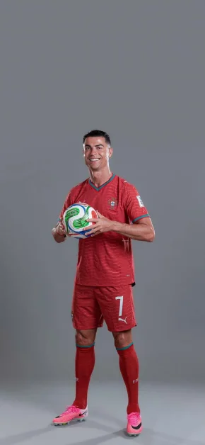 Cristiano Ronaldo World Cup iPhone Wallpapers | 4K & HD 22 cristiano-ronaldo-holding-football-portugal-wallpaper