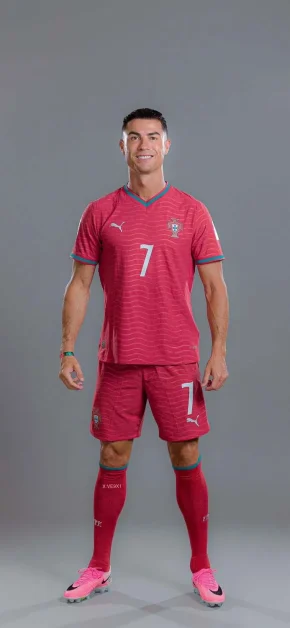 Cristiano Ronaldo World Cup iPhone Wallpapers | 4K & HD 19 cristiano-ronaldo-portugal-full-kit-hd-mobile-background