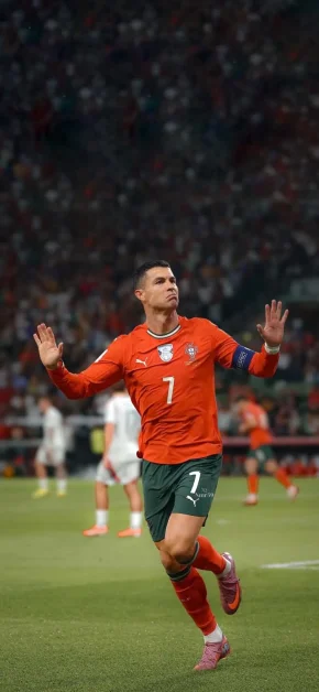 Cristiano Ronaldo World Cup iPhone Wallpapers | 4K & HD 26 cristiano-ronaldo-portugal-goal-celebration-mobile-wallpaper