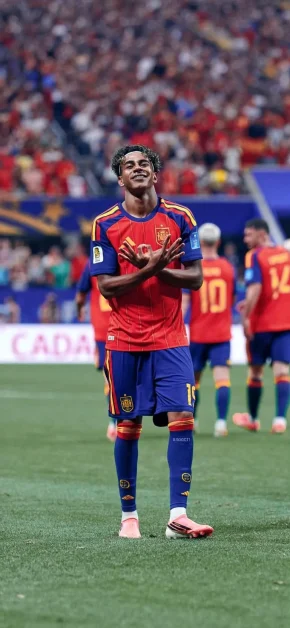 Lamine Yamal Football Wallpapers for iPhone (4K/HD) 23 lamine-yamal-spain-goal-celebration-iphone-wallpaper