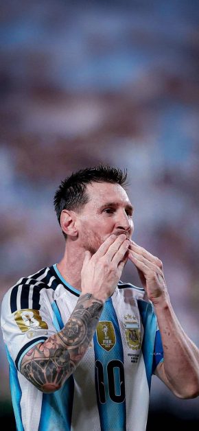 Best Lionel Messi Wallpapers for iPhone: Download Free HD Backgrounds 16 messi-argentina-world-cup-badge-kiss-phone-wallpaper
