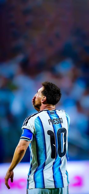 Best Lionel Messi Wallpapers for iPhone: Download Free HD Backgrounds 17 messi-blowing-kiss-argentina-jersey-back-phone-wallpaper