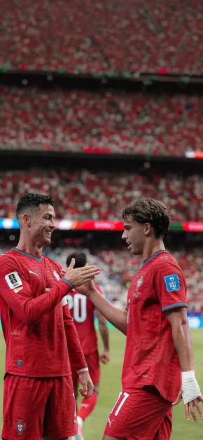 Cristiano Ronaldo World Cup iPhone Wallpapers | 4K & HD 4 ronaldo-joao-felix-handshake-celebration-portugal-red-jersey-world-cup-2026-wallpaper