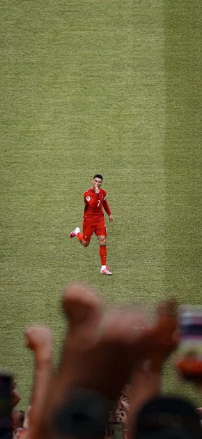 Cristiano Ronaldo World Cup iPhone Wallpapers | 4K & HD 6 ronaldo-portugal-7-aerial-top-view-pitch-silence-celebration-fans-world-cup-2026-wallpaper