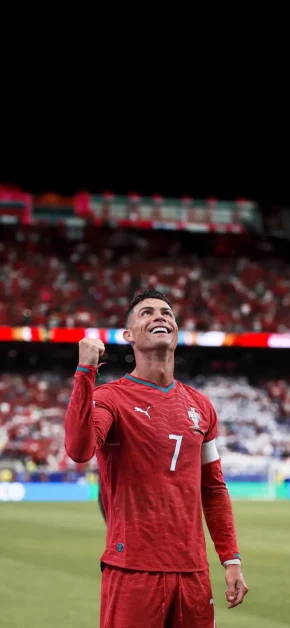 Cristiano Ronaldo World Cup iPhone Wallpapers | 4K & HD 11 ronaldo-portugal-7-fist-pump-looking-up-stadium-black-sky-world-cup-2026-wallpaper