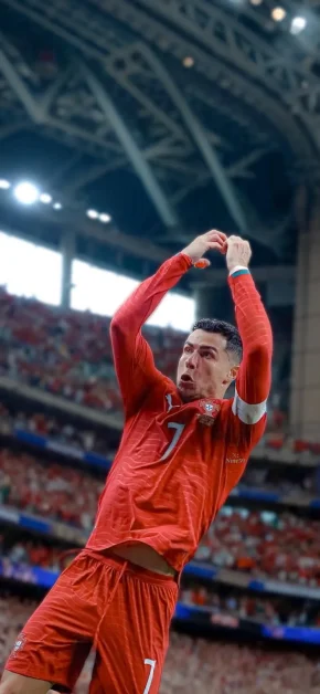 Cristiano Ronaldo World Cup iPhone Wallpapers | 4K & HD 12 ronaldo-portugal-7-heart-hands-celebration-stadium-lights-world-cup-2026-wallpaper