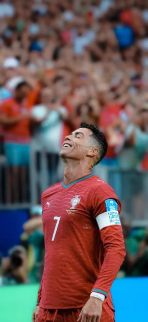 Cristiano Ronaldo World Cup iPhone Wallpapers | 4K & HD 14 ronaldo-portugal-7-laughing-head-back-world-cup-2026-houston-wallpaper