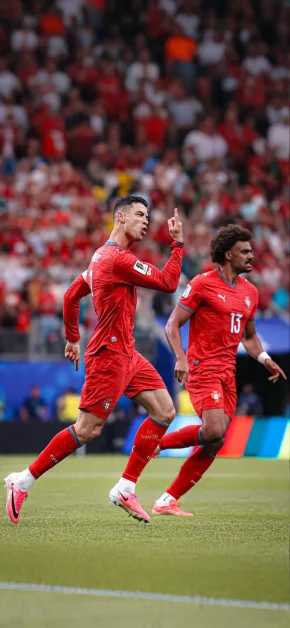 Cristiano Ronaldo World Cup iPhone Wallpapers | 4K & HD 17 ronaldo-portugal-pointing-up-finger-running-number-13-teammate-world-cup-2026-wallpaper
